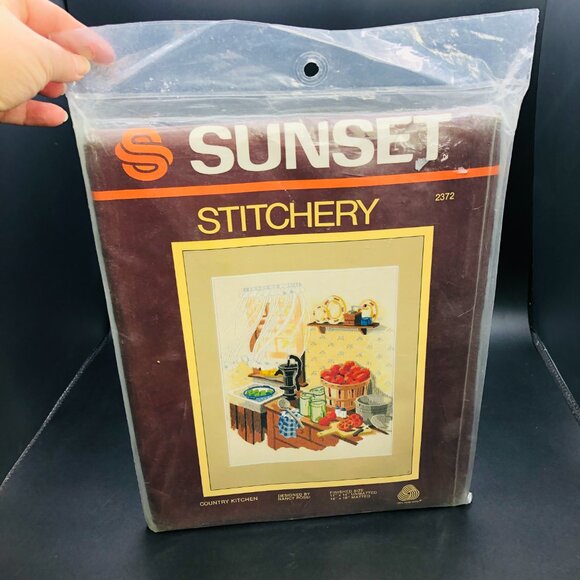 1984 SUNSET STITCHERY Country Kitchen #2372 Vintage UNUSED Needlepoint Kit - Picture 2 of 10